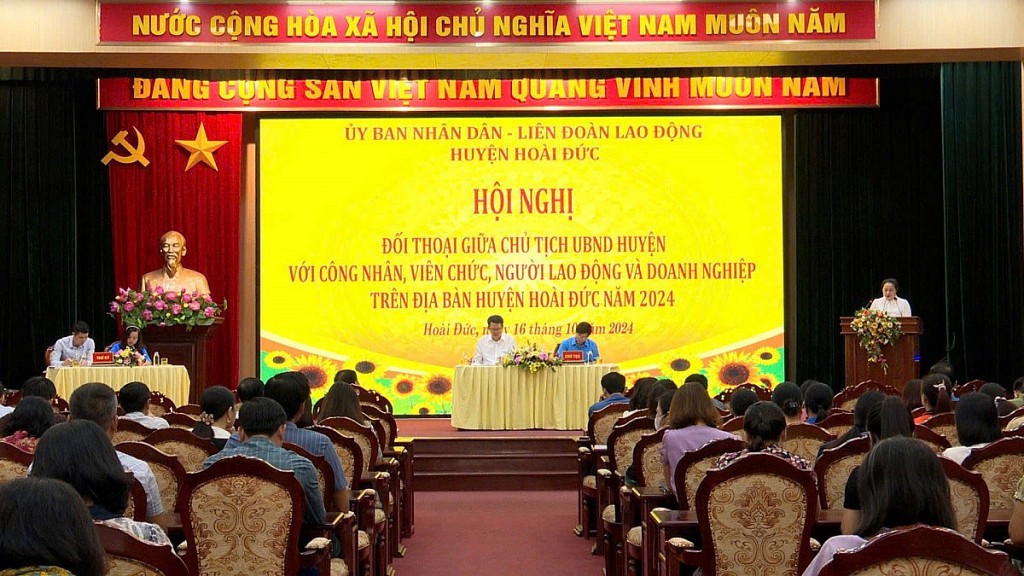 Chủ tịch UBND huyện Hoài Đức đối thoại với đoàn viên, người lao động trên địa bàn