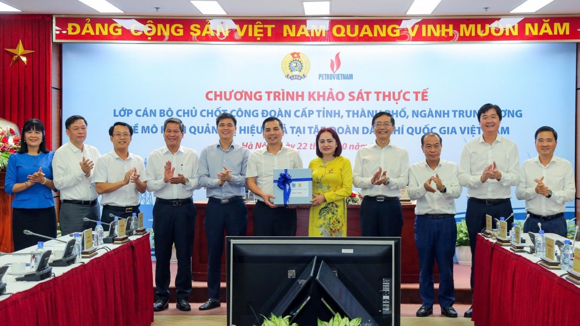 Cán bộ Công đoàn chủ chốt học tập mô hình quản trị hiệu quả tại PetroVietnam