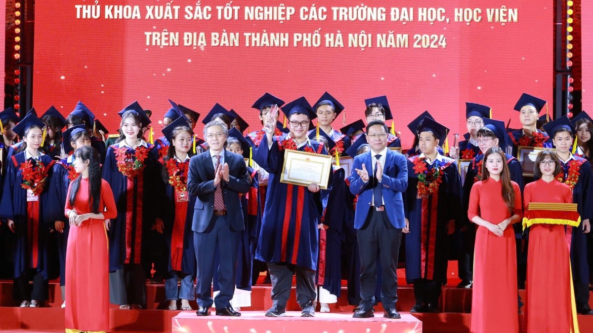 Nguyễn Trung Hiếu - Hành trình chinh phục ngôi vị thủ khoa xuất sắc