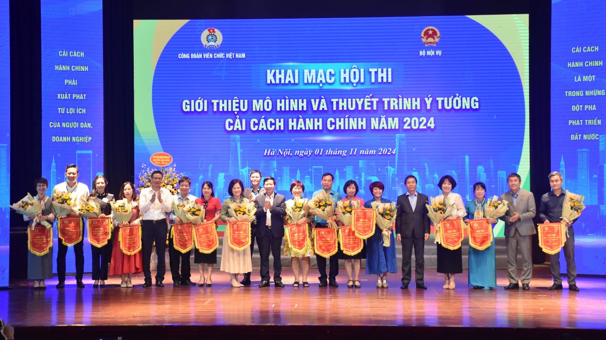 Sôi nổi Chung khảo hội thi “Giới thiệu mô hình và thuyết minh ý tưởng cải cách hành chính” năm 2024