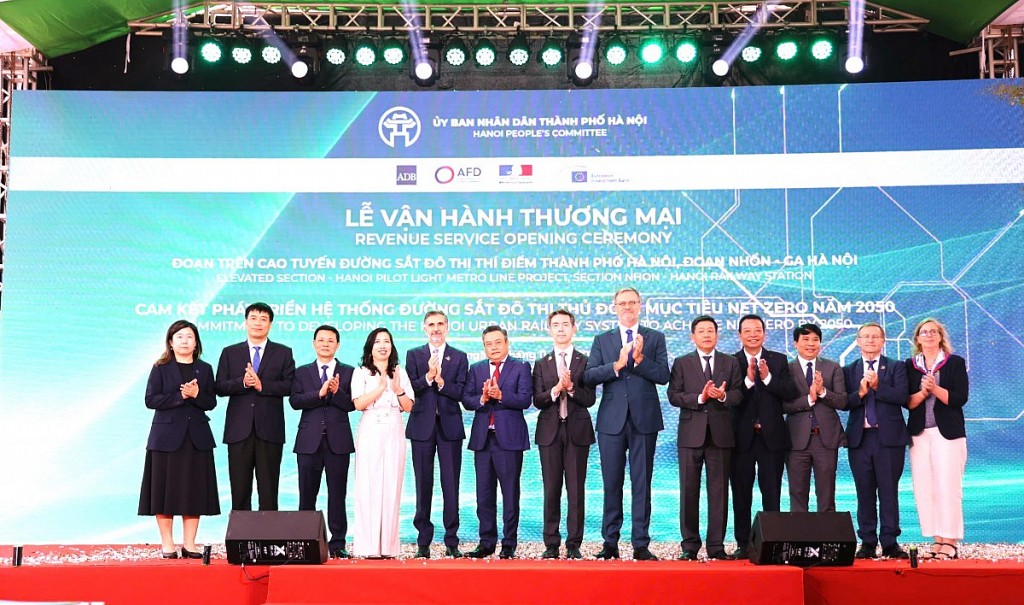 Chính thức vận hành thương mại đoạn trên cao tuyến đường sắt Nhổn - Ga Hà Nội