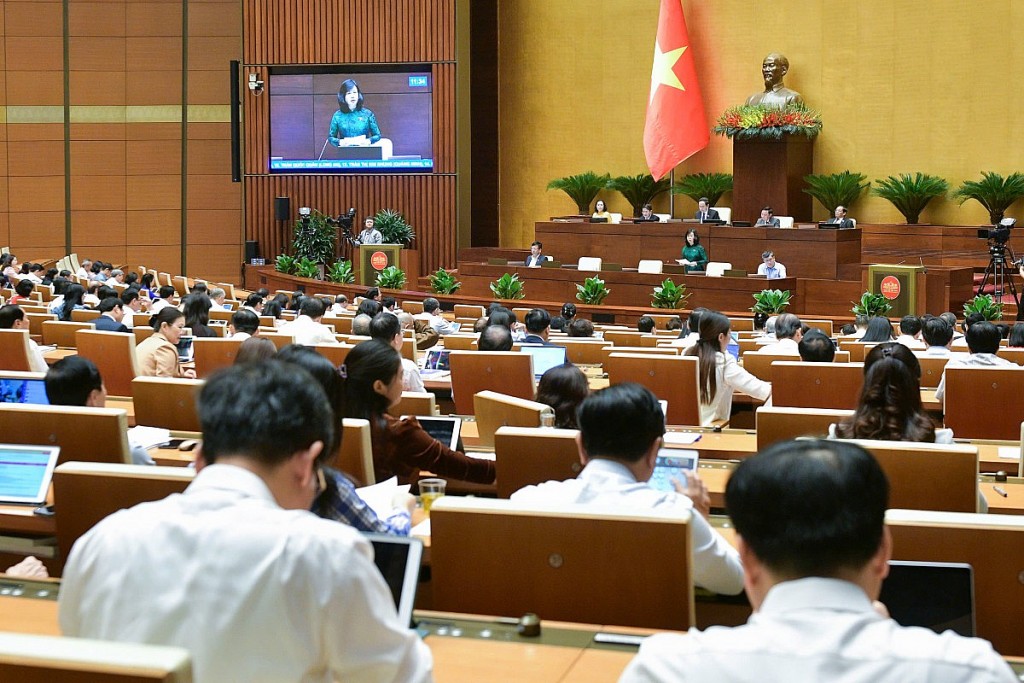 Bộ trưởng Đào Hồng Lan trả lời chất vấn nhiều vấn đề thuộc lĩnh vực y tế