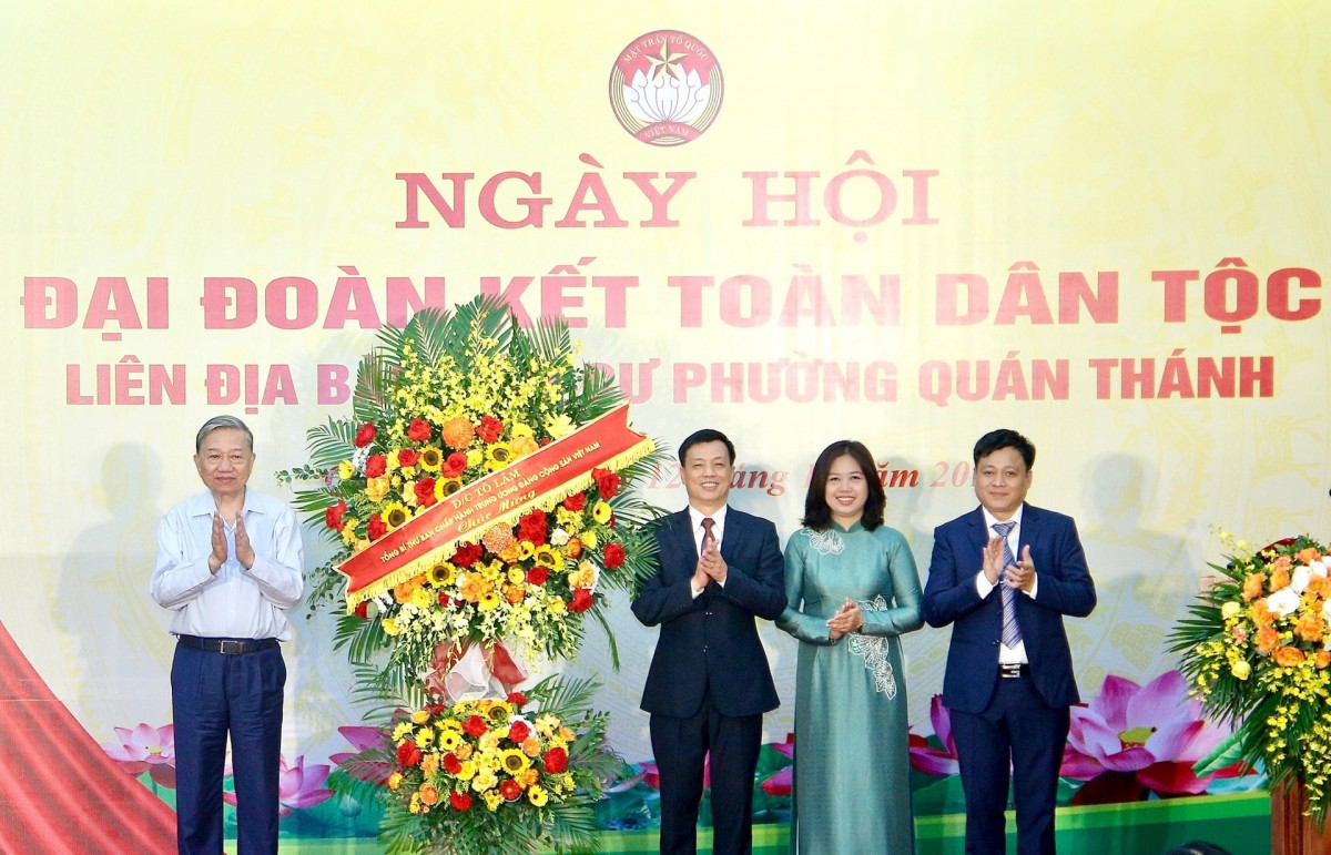 Tổng Bí thư Tô Lâm chung vui Ngày hội Đại đoàn kết toàn dân tộc với nhân dân phường Quán Thánh