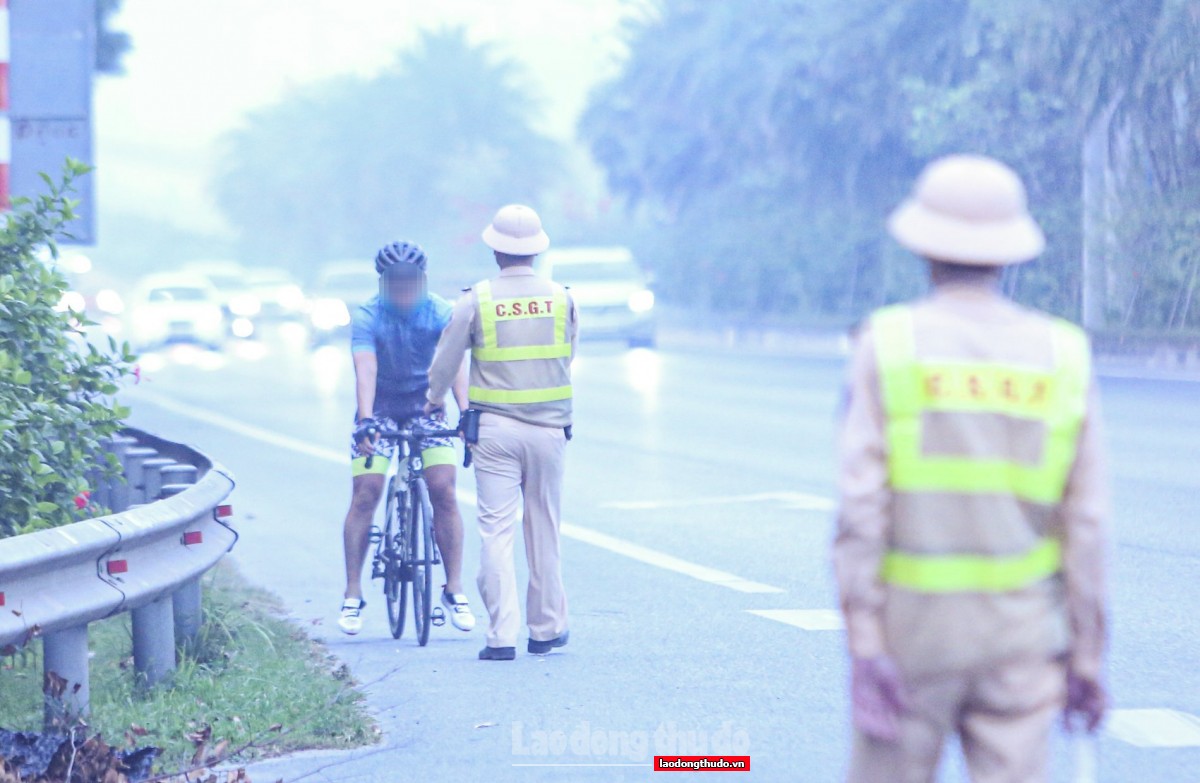 Cần xử lý mạnh tay hơn nữa với những "cua rơ" cố tình đi vào cao tốc