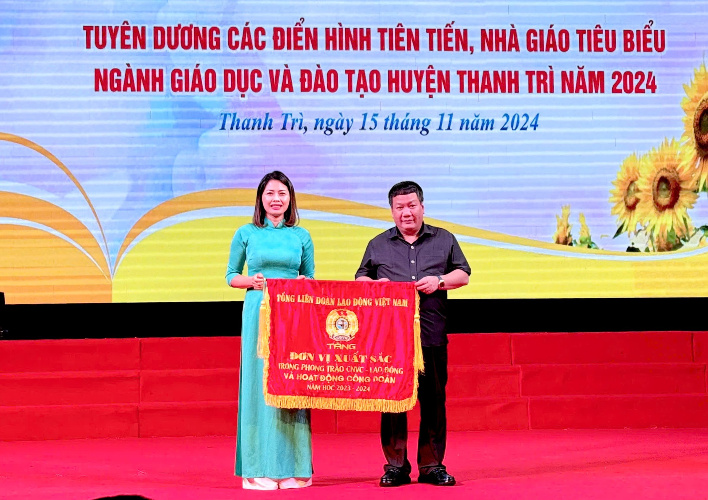 Thanh Trì: Tuyên dương các điển hình tiên tiến, nhà giáo tiêu biểu