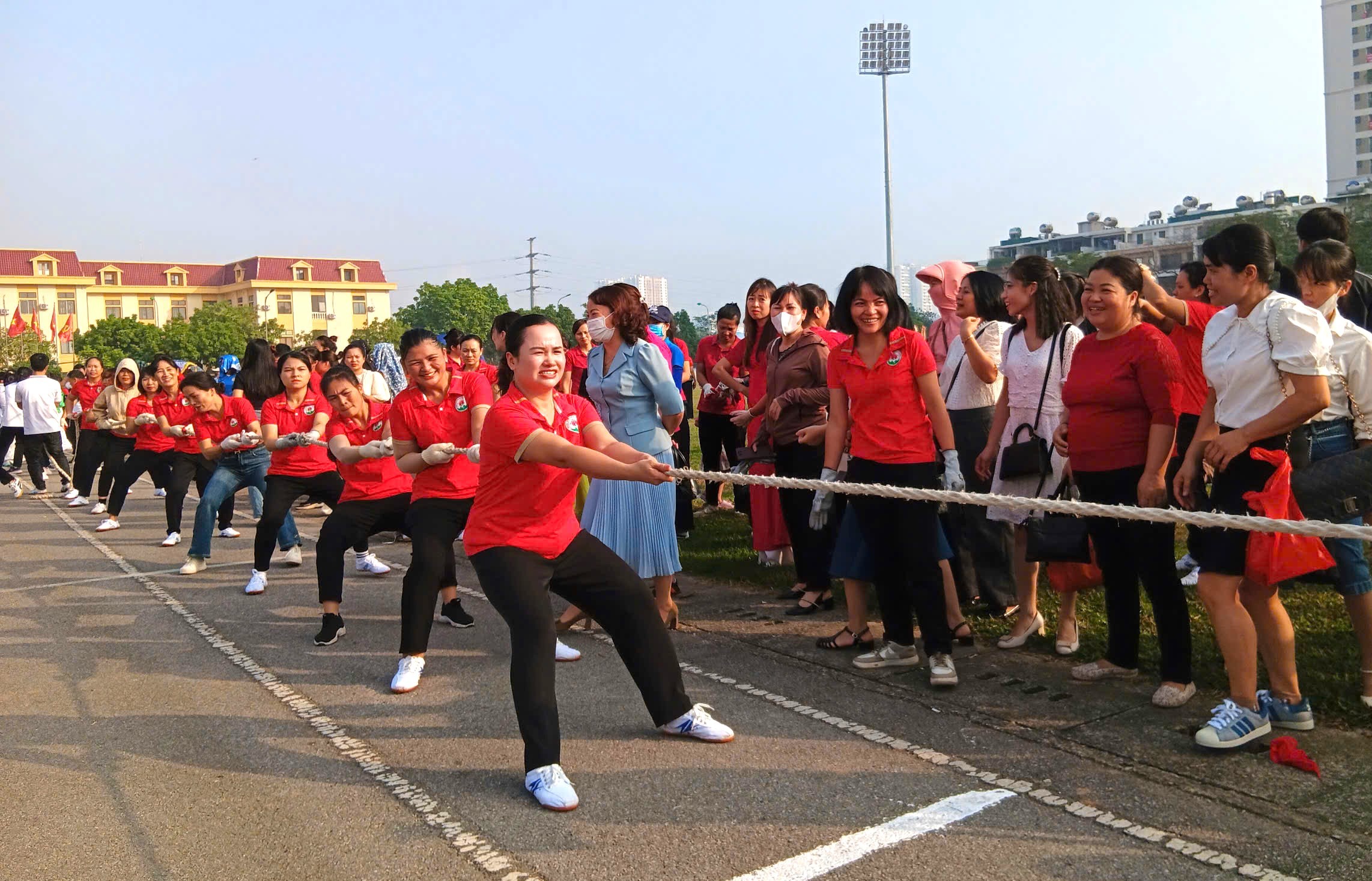 Sôi nổi Hội thao cán bộ, giáo viên huyện Thanh Trì