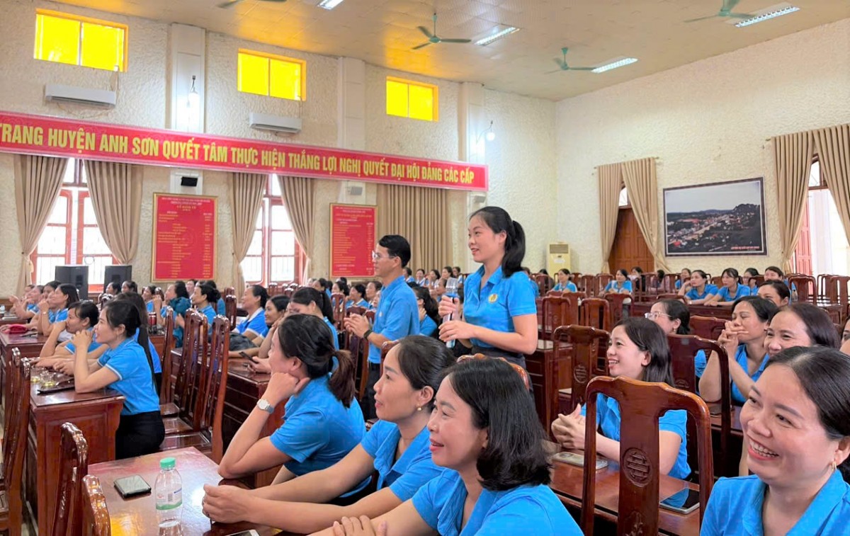 Nghệ An: Tuyên truyền pháp luật, giao lưu văn nghệ trong công nhân lao động