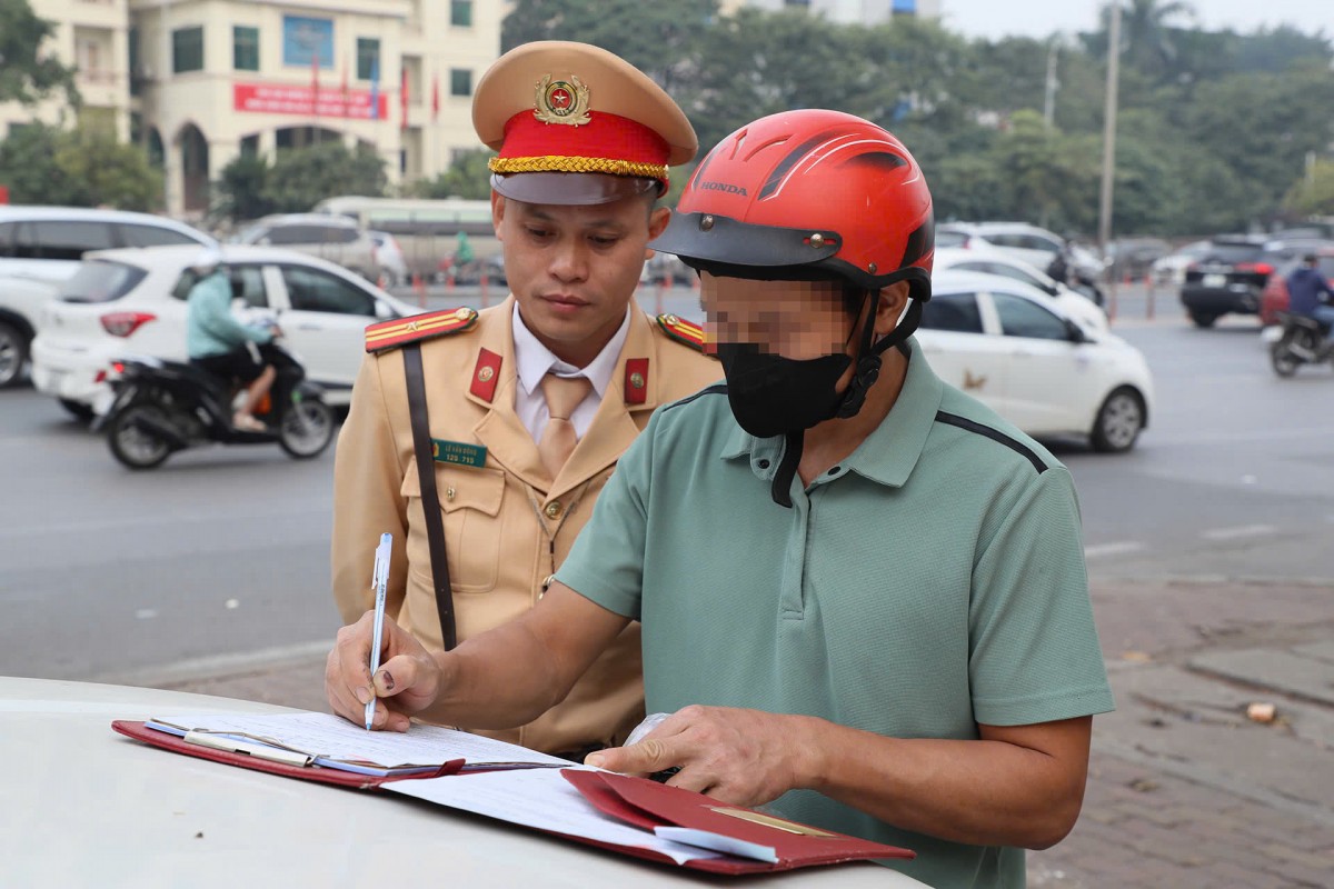 Xử lý nhiều trường hợp điều khiển xe máy đi vào Vành đai 3 trên cao