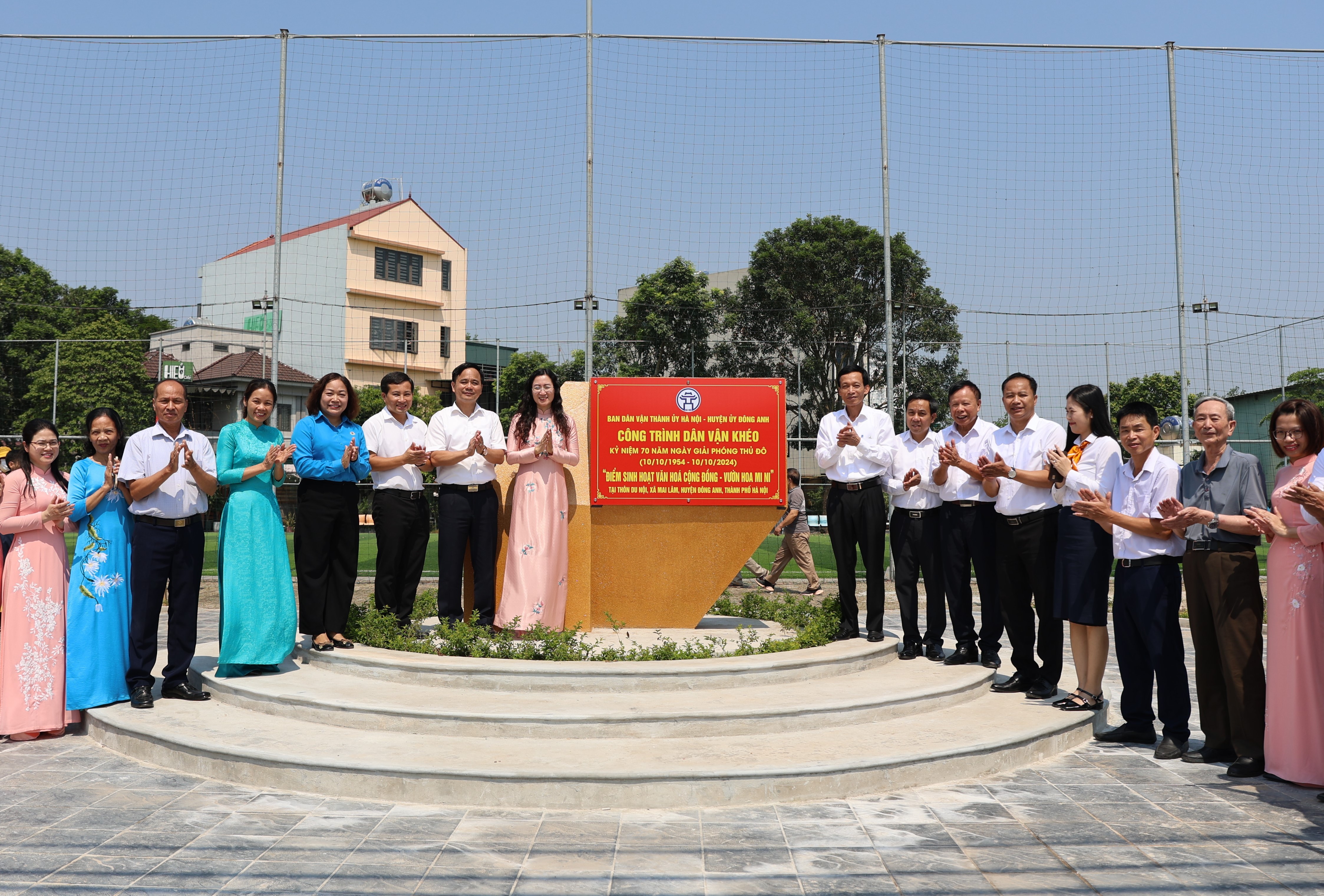 Gắn biển công trình “Dân vận khéo” tại huyện Đông Anh chào mừng kỷ niệm 70 năm Ngày Giải phóng Thủ đô