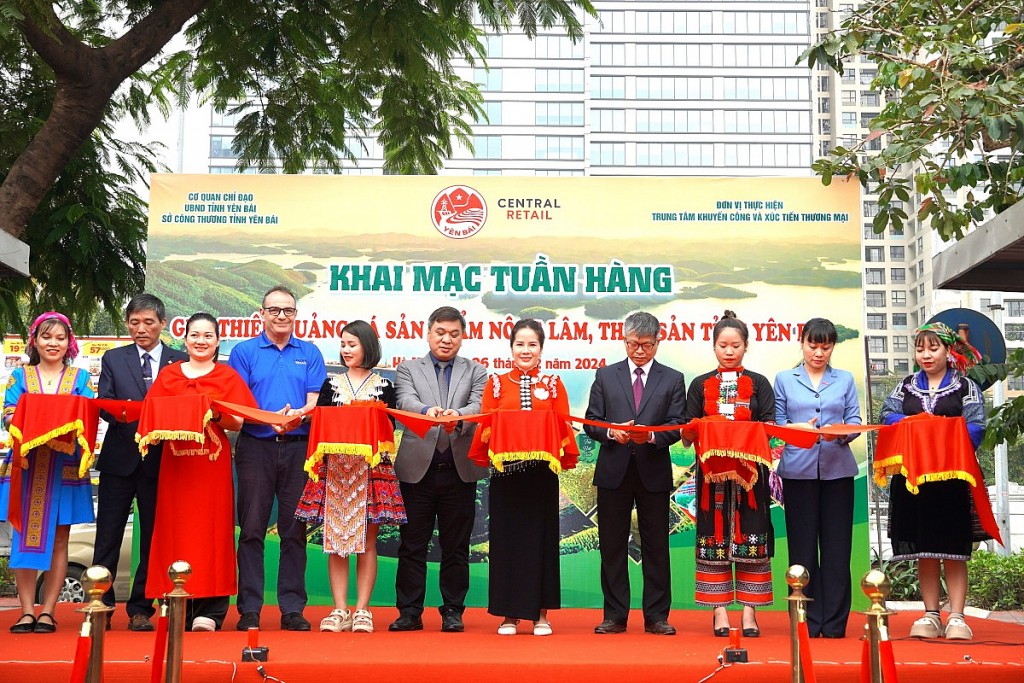 Khai mạc Tuần hàng giới thiệu, quảng bá sản phẩm nông, lâm, thủy sản tỉnh Yên Bái năm 2024 tại Hà Nội