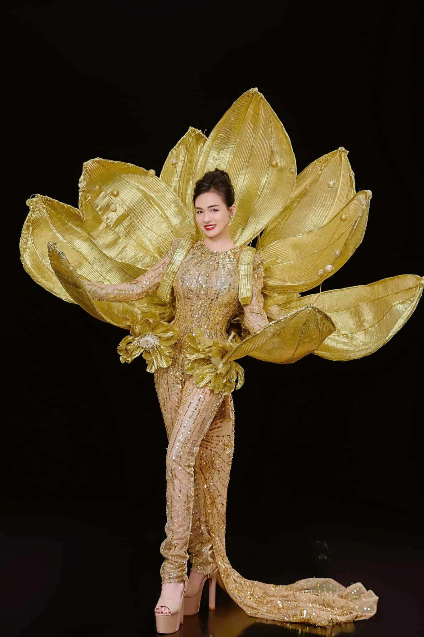 Vũ Thị Hoa đăng quang ngôi vị Hoa hậu Mrs Earth International 2024