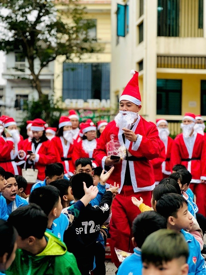 DANKO CITY - Giáng sinh diệu kỳ với 300 ông già Noel