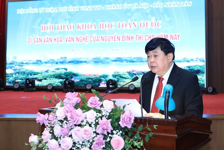 PGS.TS Nguyễn Thế Kỷ, Chủ tịch Hội đồng lý luận, phê bình văn học, nghệ thuật Trung ương phát biểu khai mạc và đề dẫn Hội thảo