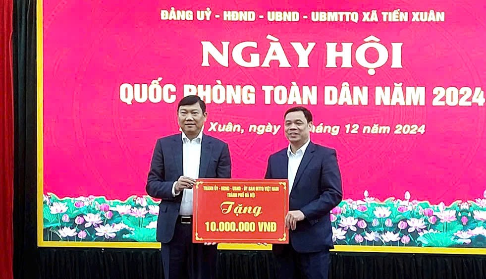 Trưởng ban Dân vận Thành ủy Hà Nội dự Ngày hội Quốc phòng toàn dân tại Xã Tiến Xuân