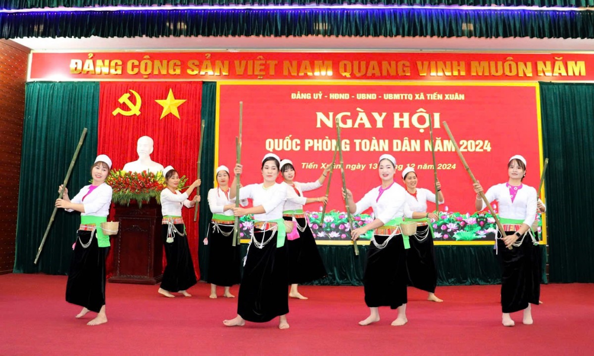 Trưởng ban Dân vận Thành ủy Hà Nội dự Ngày hội Quốc phòng toàn dân tại Xã Tiến Xuân