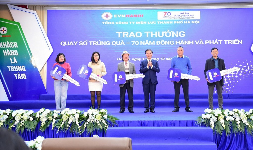 EVNHANOI tri ân khách hàng sử dụng điện năm 2024