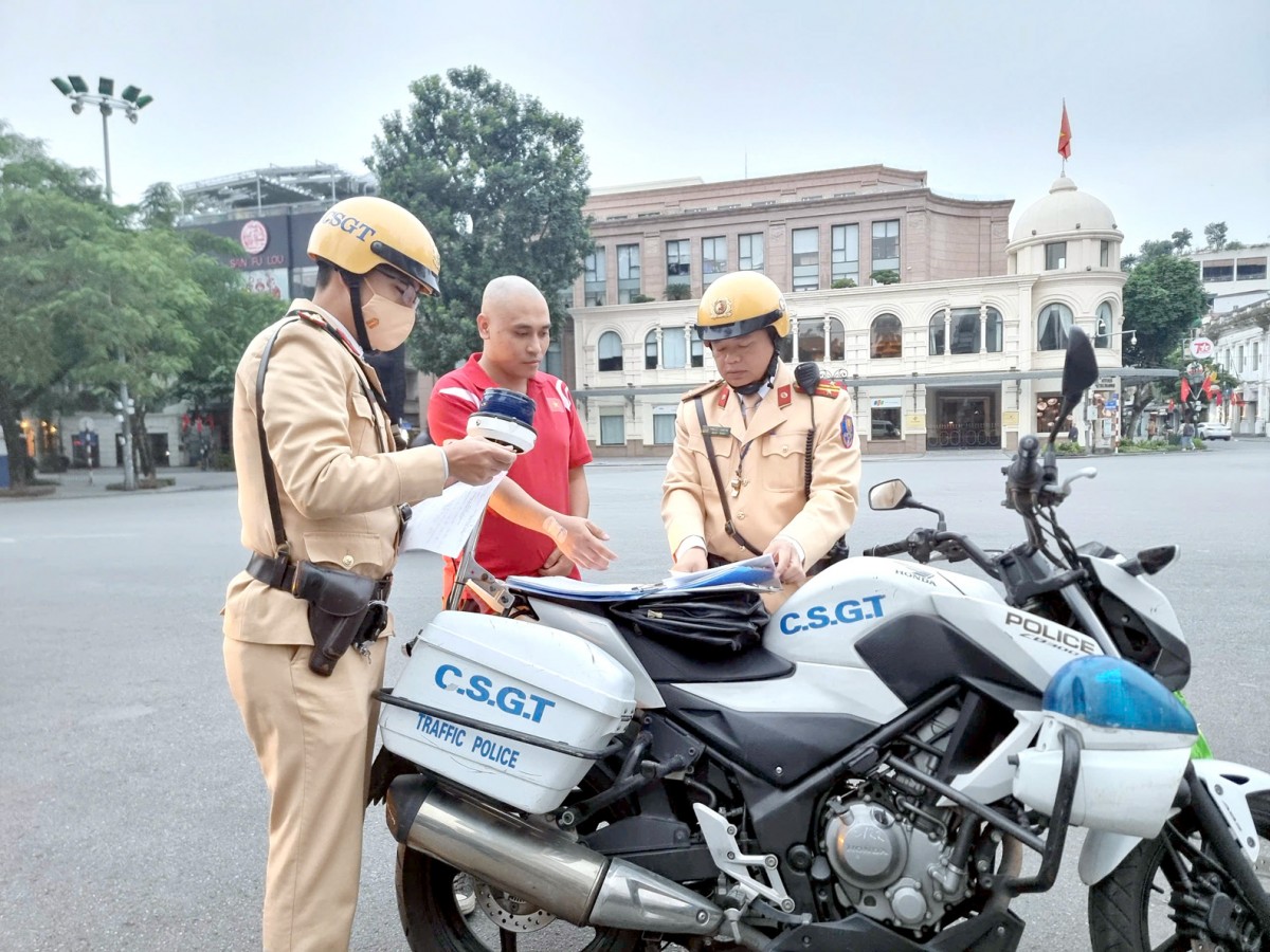 Xử lý nghiêm vi phạm, đảm bảo an toàn giao thông dịp cuối năm