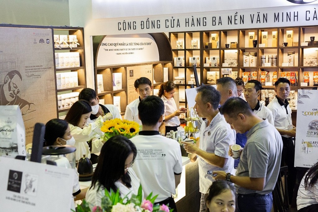 Trung Nguyên E-Coffee là mô hình cửa hàng kinh doanh cà phê hàng đầu, thiết thực và bền vững, góp phần quảng bá cà phê, văn hóa cà phê Việt Nam ra toàn cầu