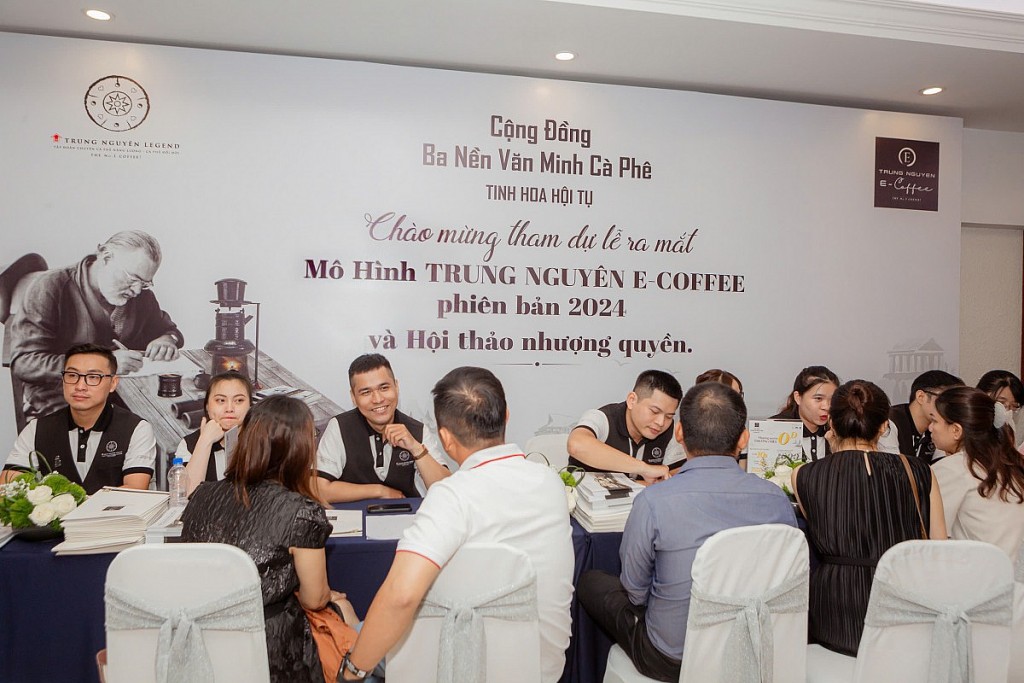 Ấn tượng Trung Nguyên E-Coffee tại Triển lãm Quốc phòng quốc tế Việt Nam 2024