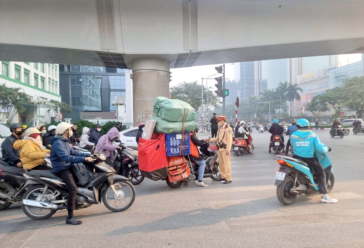 Cuối năm, tăng cường xử lý vi phạm về giao thông