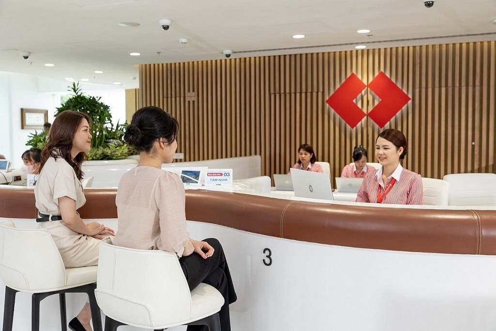 Techcombank hỗ trợ khách hàng gấp rút hoàn thiện, đăng ký sinh trắc học trước giờ “G”