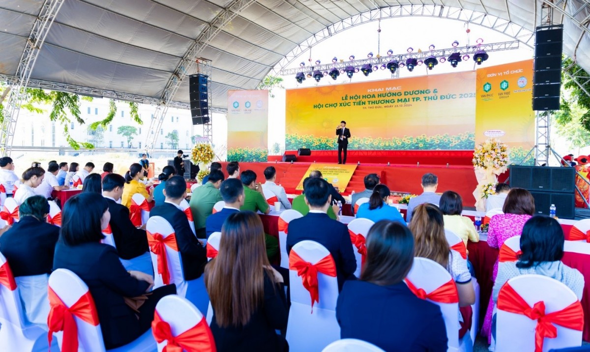 Khai mạc Lễ hội hoa hướng dương với chuỗi sự kiện lớn nhất trong năm tại Vạn Phúc City