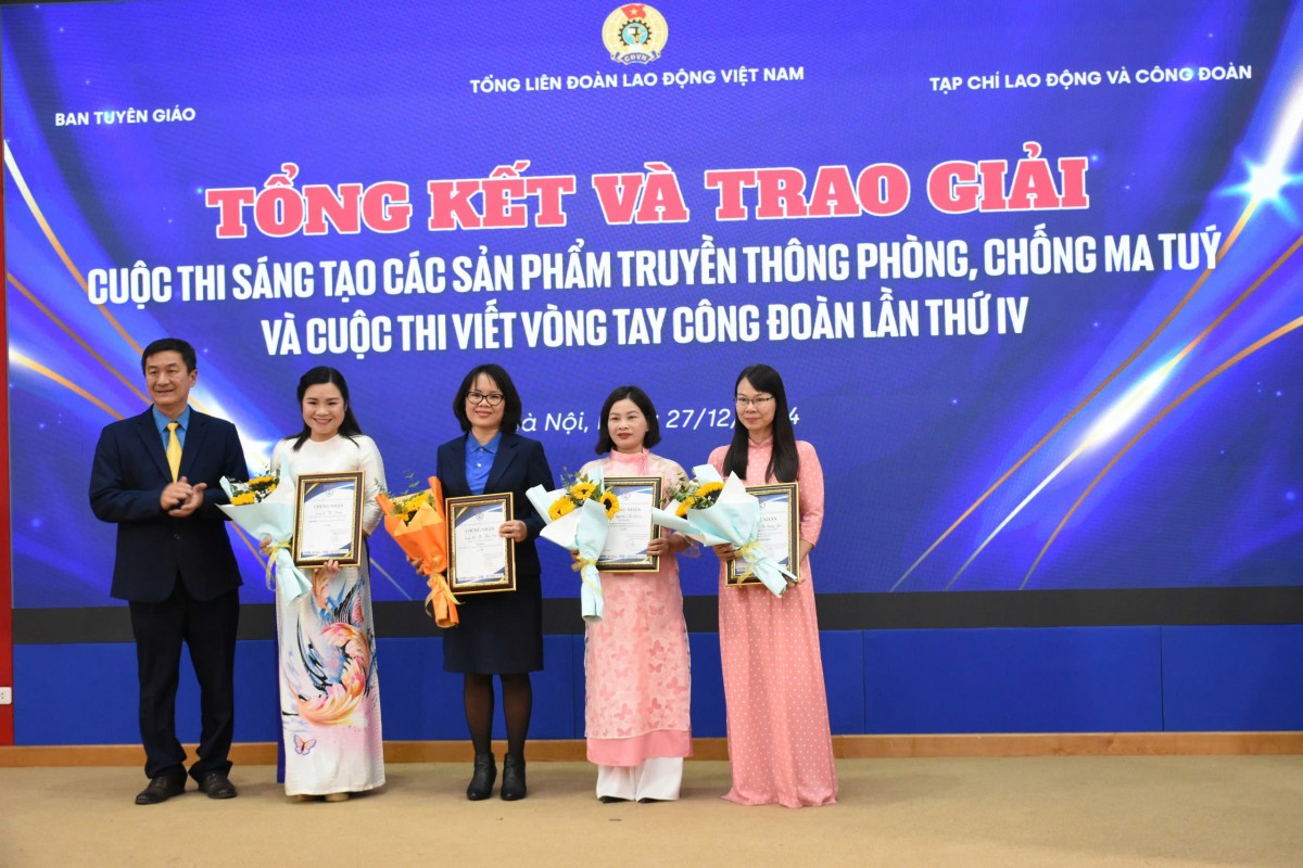 Trao giải 2 cuộc thi về “Vòng tay Công đoàn” và phòng, chống ma túy