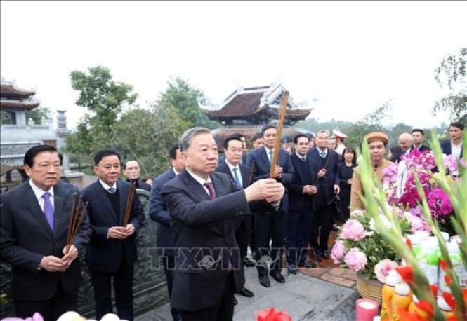 Tổng Bí thư Tô Lâm dâng hương tưởng niệm Chủ tịch Hồ Chí Minh tại Khu Di tích Kim Liên