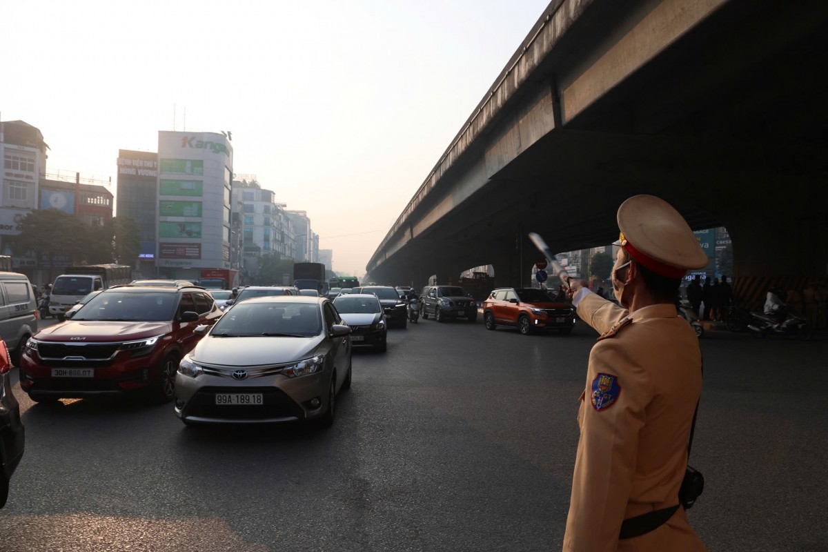 Ngày làm việc đầu tiên năm 2025: Giao thông Hà Nội đã có chuyển biến rõ rệt