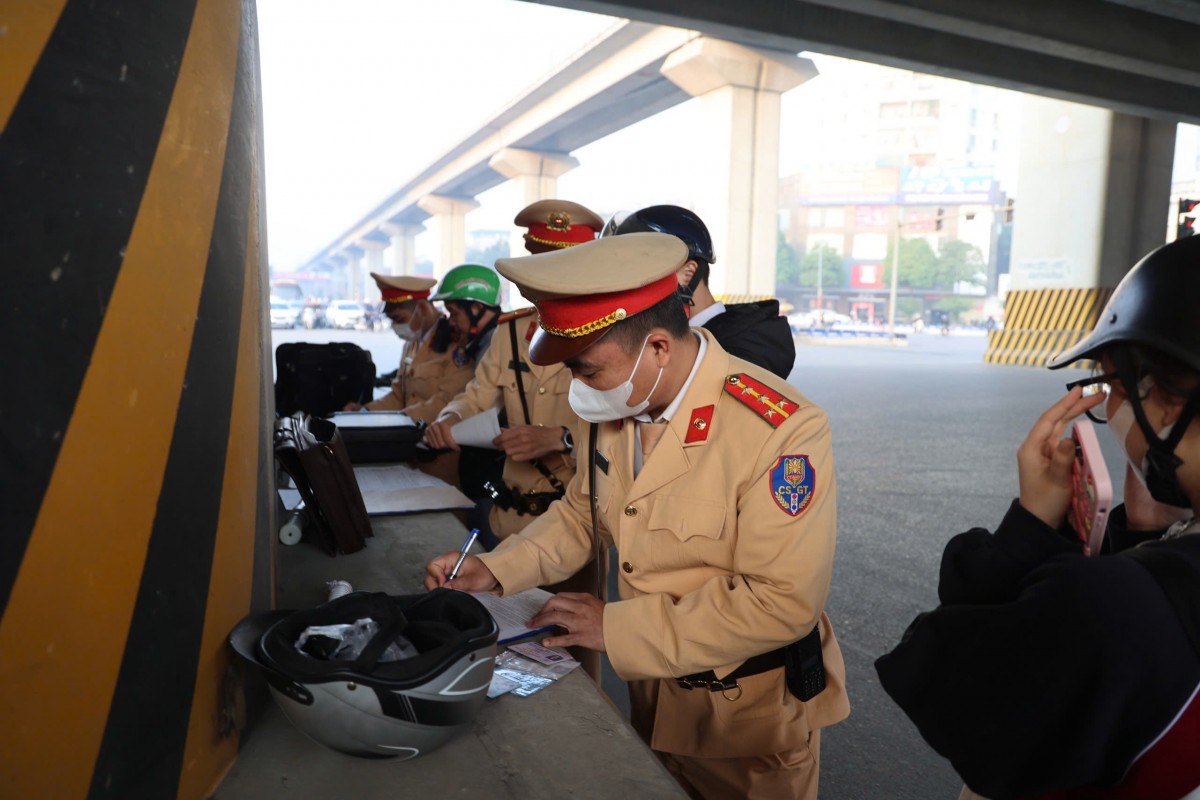 Ngày làm việc đầu tiên năm 2025: Giao thông Hà Nội đã có chuyển biến rõ rệt