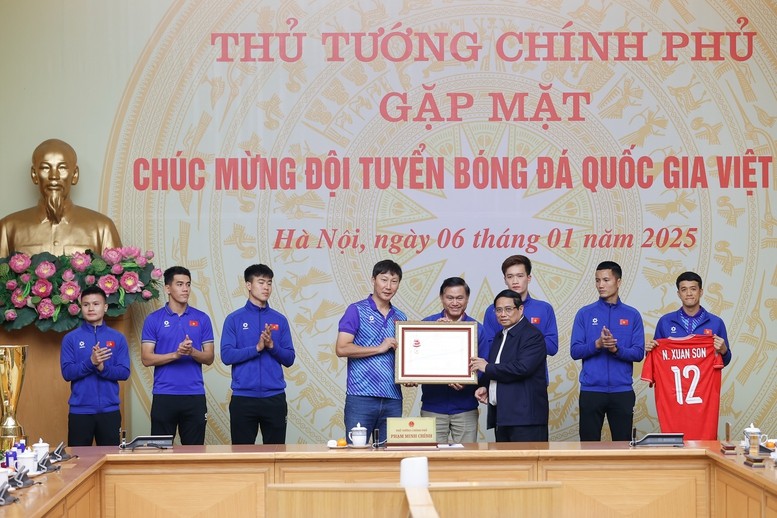 Đội tuyển bóng đá Việt Nam được tặng thưởng Huân chương Lao động hạng Nhất