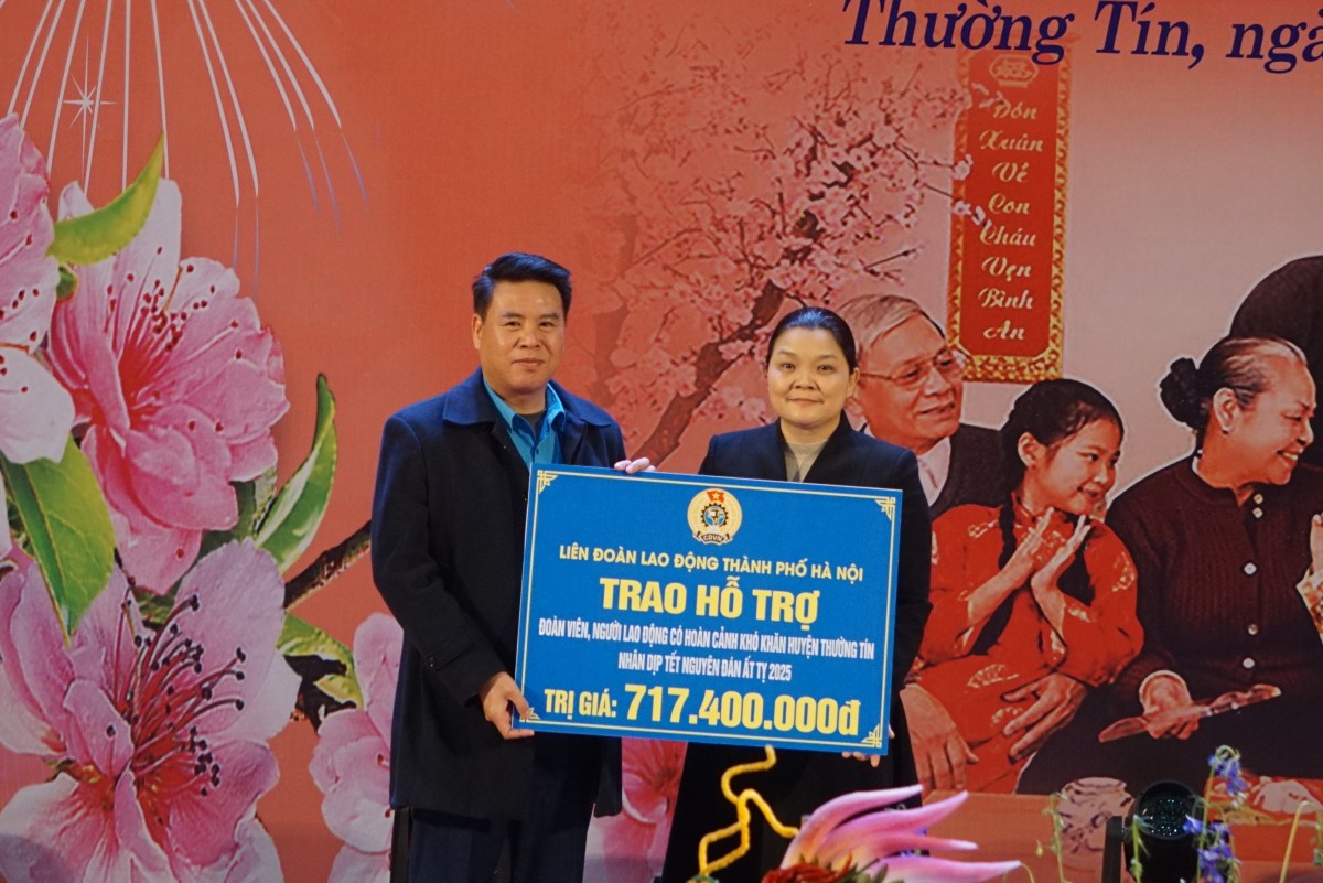 Ấm áp, thân tình tại chương trình “Tết Sum vầy - Xuân ơn Đảng” huyện Thường Tín