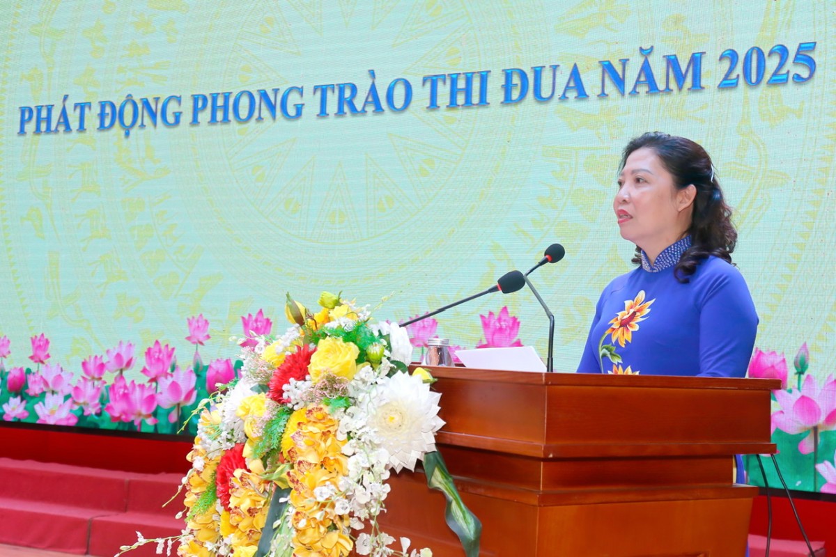 LĐLĐ quận Hai Bà Trưng được tặng thưởng Cờ thi đua xuất sắc của LĐLĐ thành phố Hà Nội