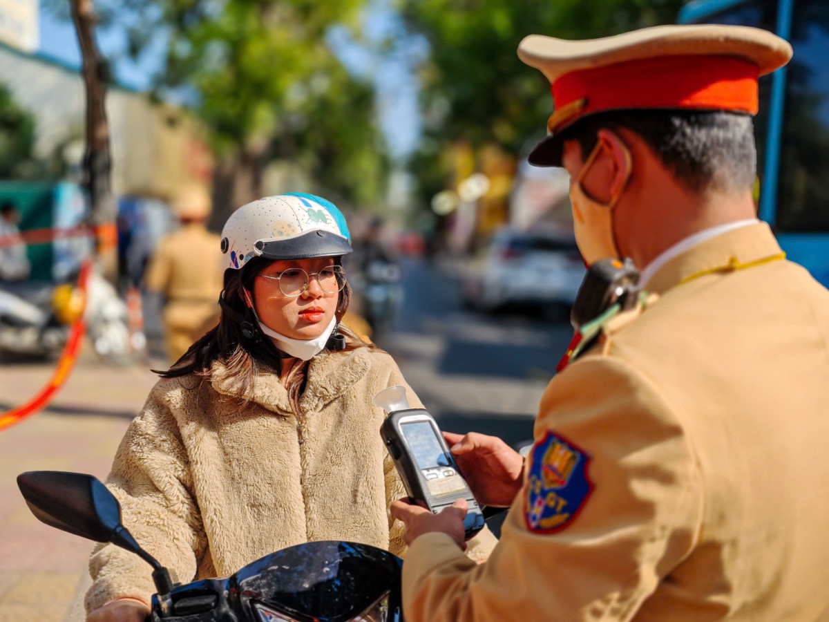 Đi xe đạp điện vi phạm nồng độ cồn, người đàn ông bị phạt và tạm giữ phương tiện