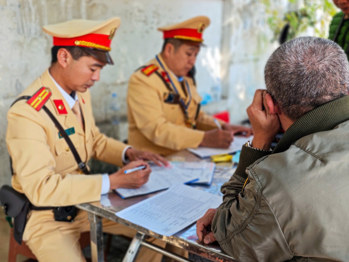 Đi xe đạp điện vi phạm nồng độ cồn, người đàn ông bị phạt và tạm giữ phương tiện