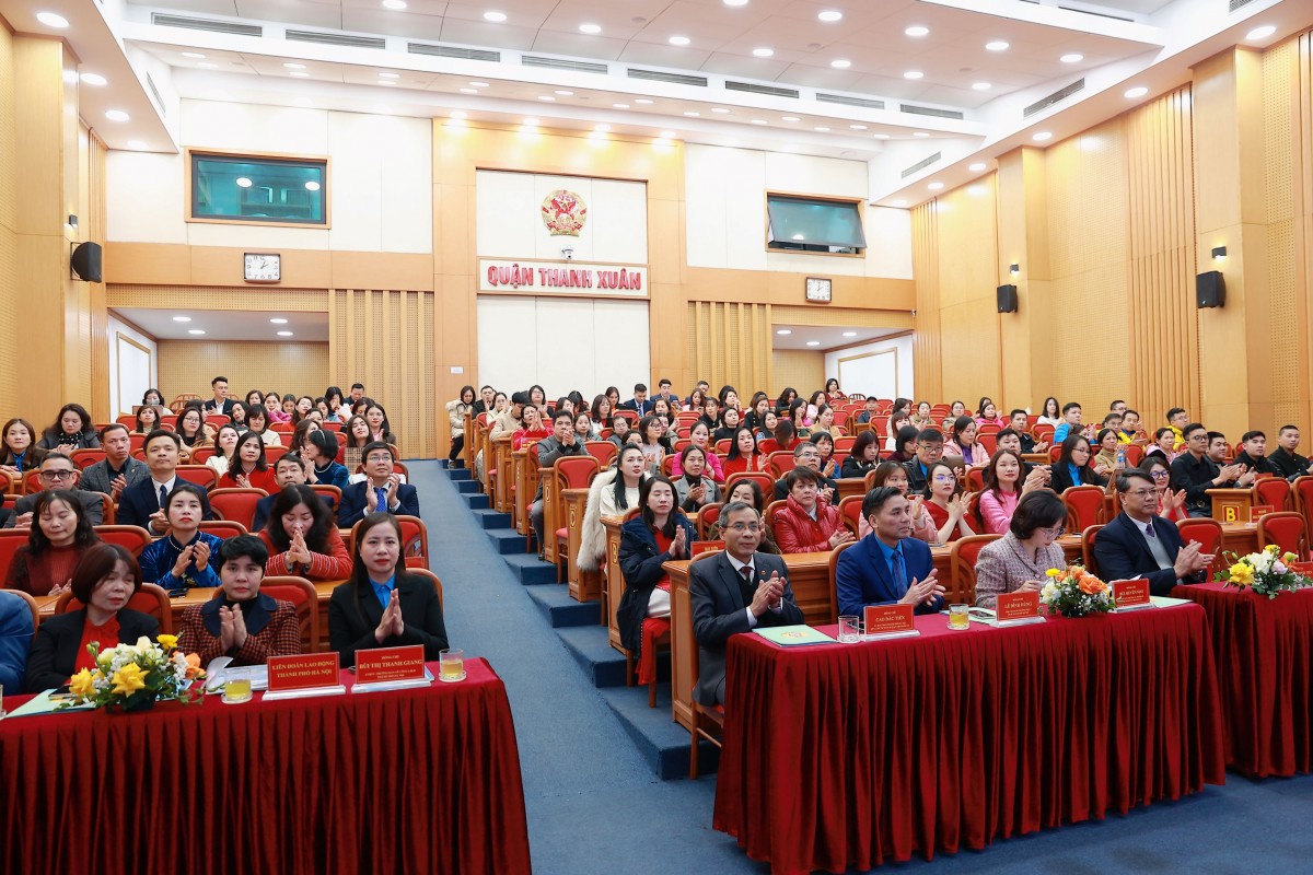 Quận Thanh Xuân: Quan tâm, đẩy mạnh hơn nữa phong trào thi đua trong công nhân lao động