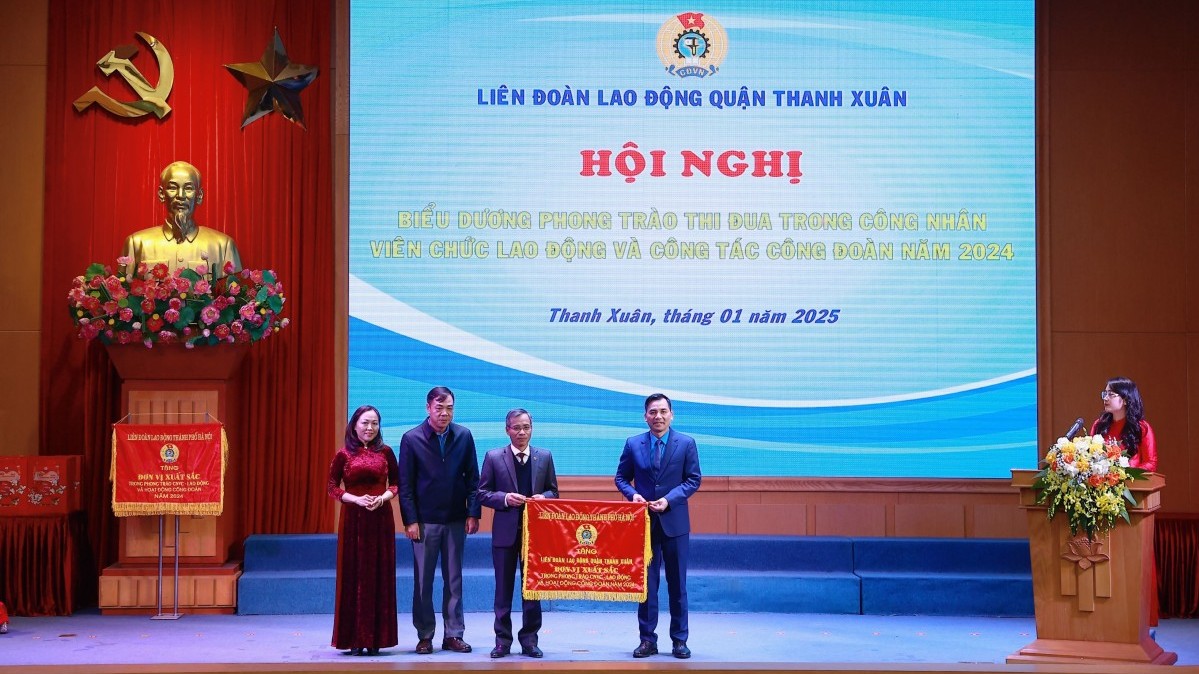 Quận Thanh Xuân: Quan tâm, đẩy mạnh hơn nữa phong trào thi đua trong công nhân lao động