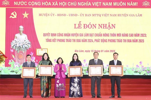 Gia Lâm đón nhận quyết định huyện đạt chuẩn Nông thôn mới nâng cao