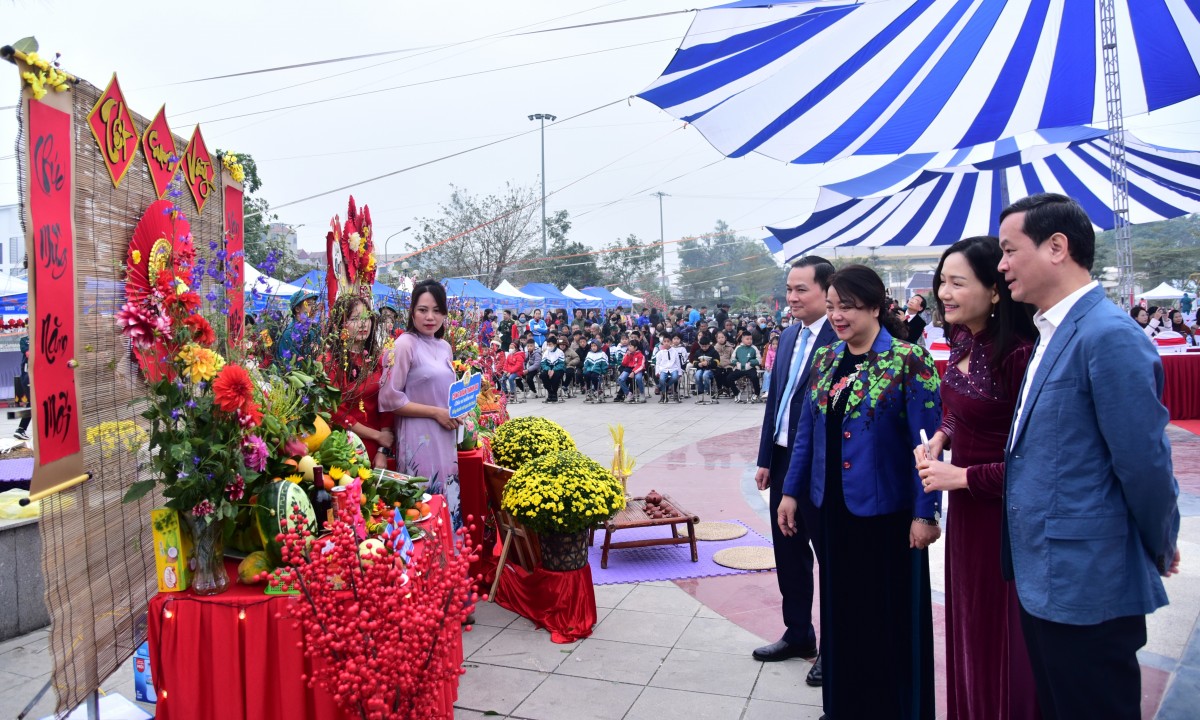 Ấn tượng “Tết sum vầy” và “Chợ Tết Công đoàn” huyện Thanh Oai