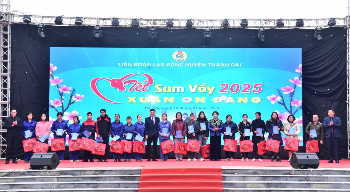 Ấn tượng “Tết sum vầy” và “Chợ Tết Công đoàn” huyện Thanh Oai