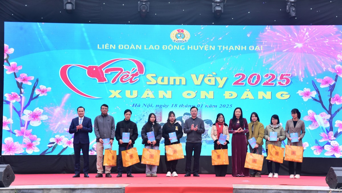 Ấn tượng “Tết sum vầy” và “Chợ Tết Công đoàn” huyện Thanh Oai