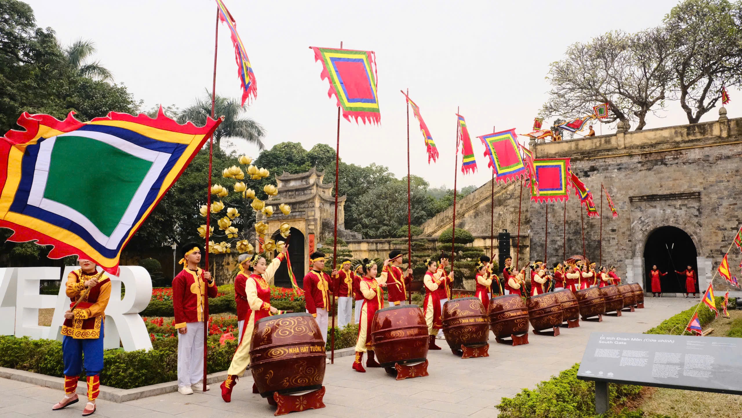 Đi đâu, xem gì tại Hà Nội dịp Tết Ất Tỵ?