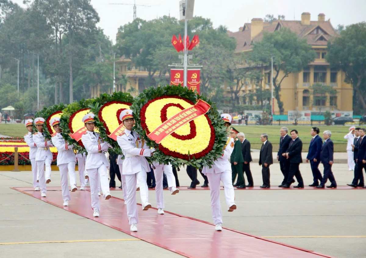 Vòng hoa của các đoàn vào Lăng viếng Chủ tịch Hồ Chí Minh.