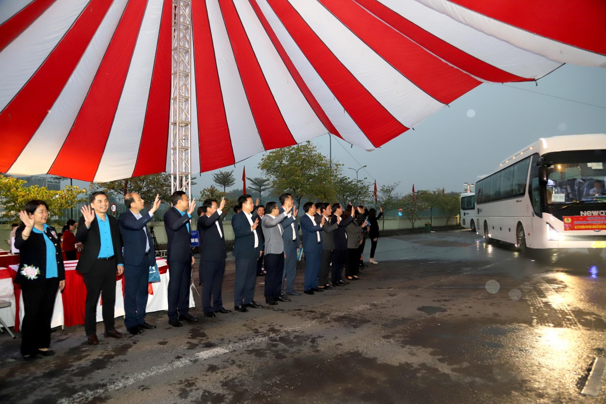 TRỰC TUYẾN: Khởi động “Hành trình Tết Công đoàn” đưa công nhân về quê đón Tết