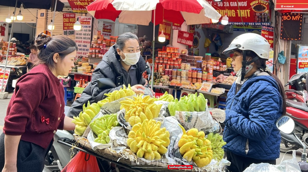 Sắm Tết ở “chợ nhà giàu” Hà Nội