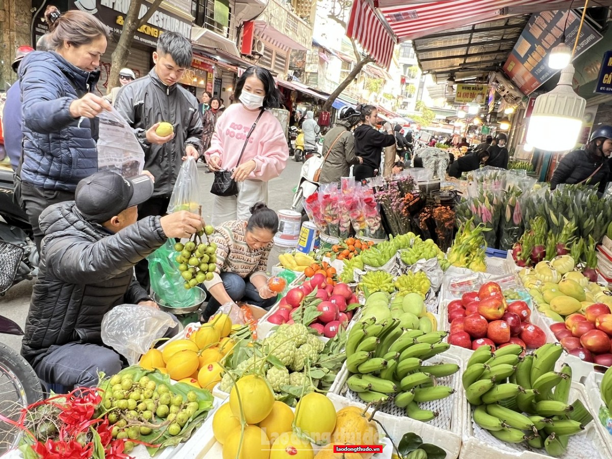 Sắm Tết ở “chợ nhà giàu” Hà Nội