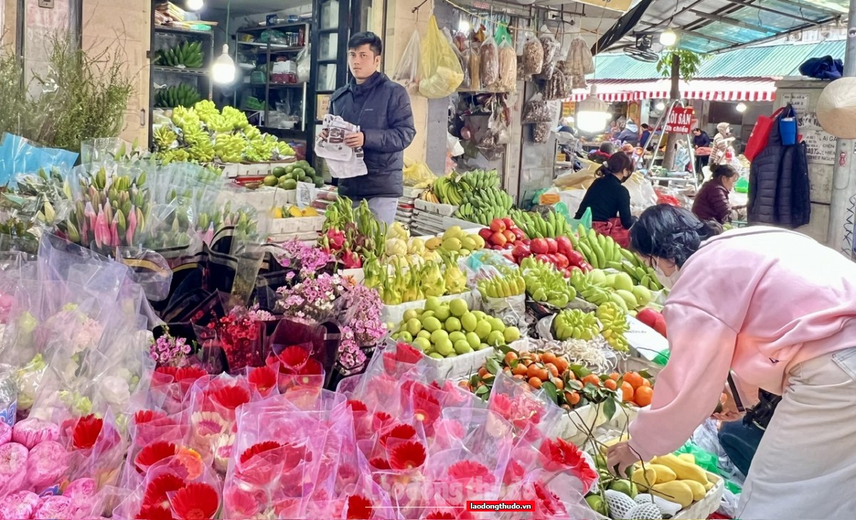 Sắm Tết ở “chợ nhà giàu” Hà Nội