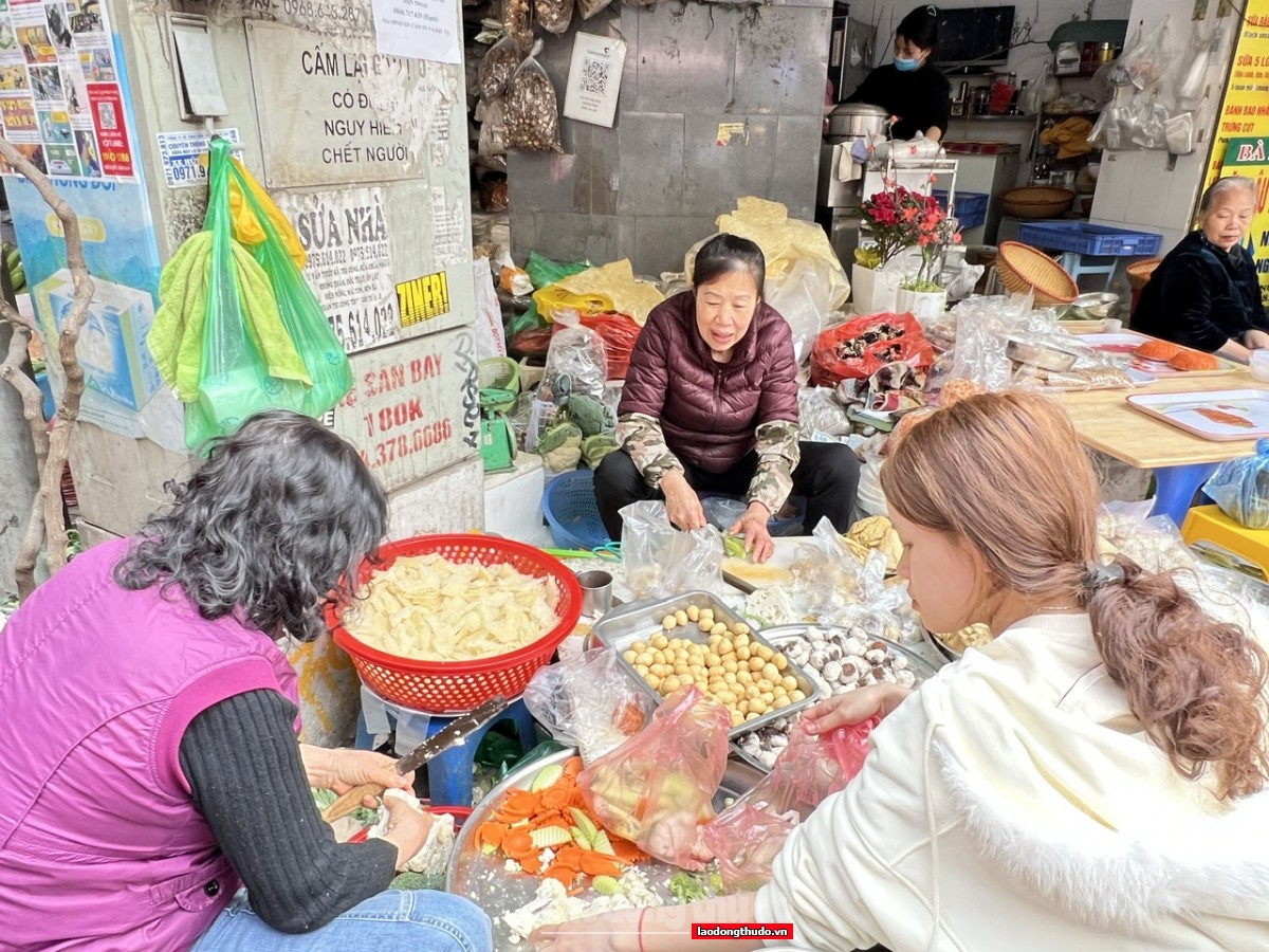 Sắm Tết ở “chợ nhà giàu” Hà Nội