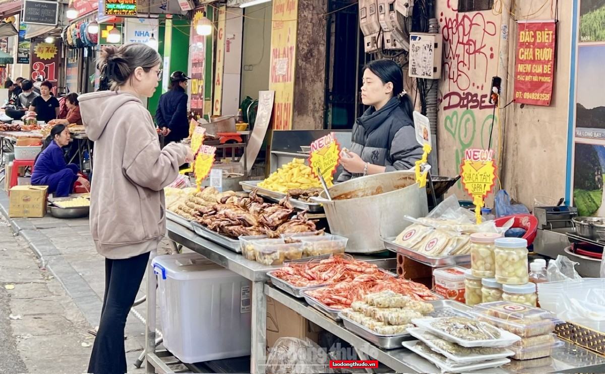 Sắm Tết ở “chợ nhà giàu” Hà Nội