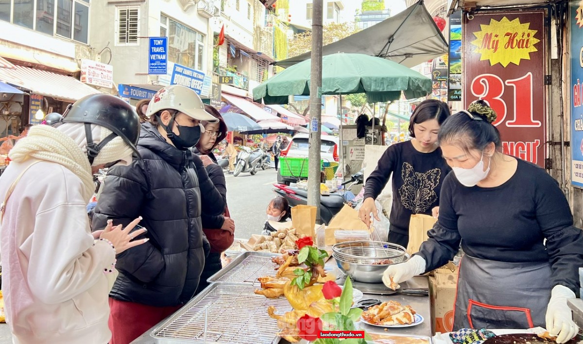 Sắm Tết ở “chợ nhà giàu” Hà Nội